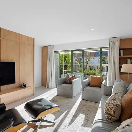 Chester Street Corner Apartment